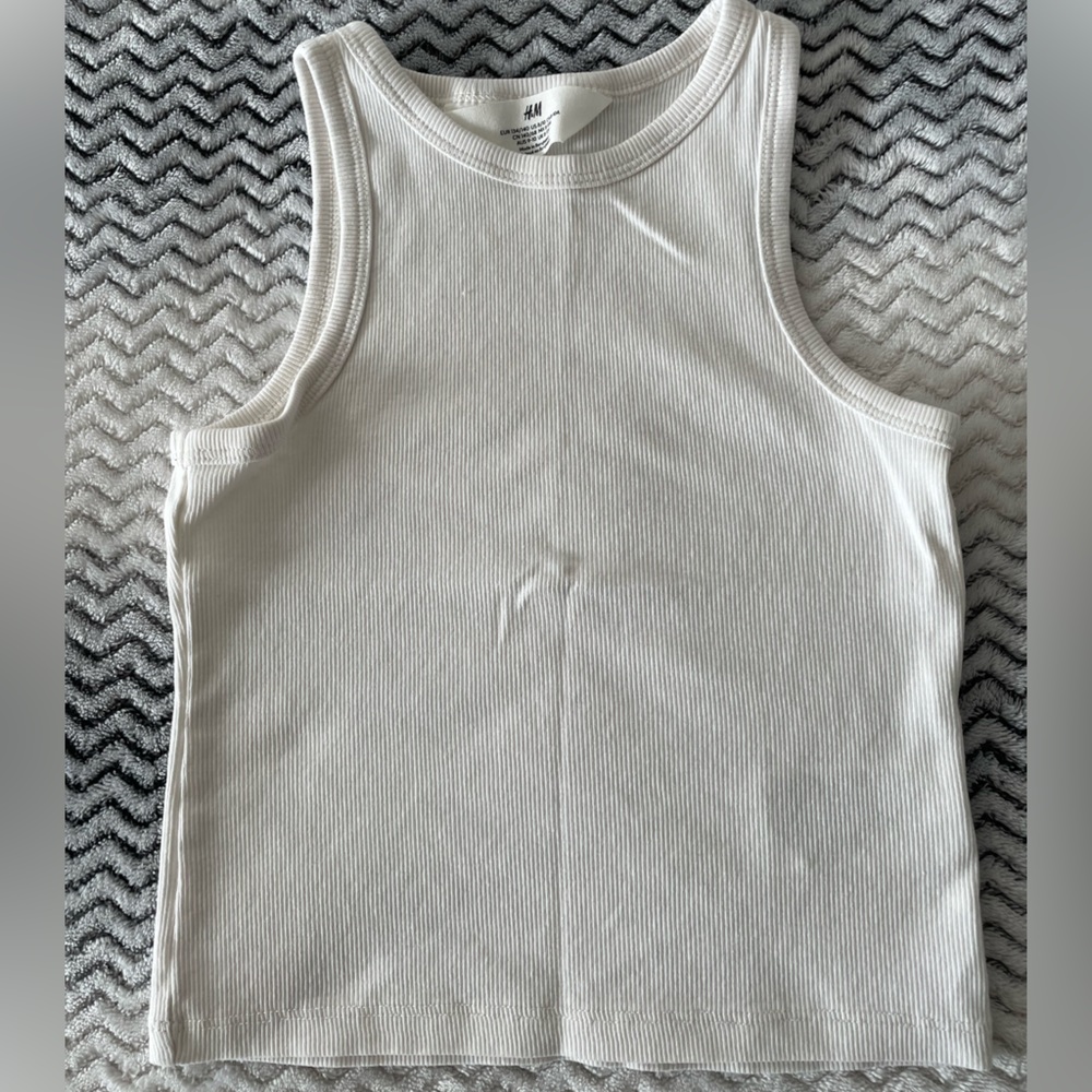Like New, Kids H&M Ribbed Knit White Crewneck Tank Top in size 8-10